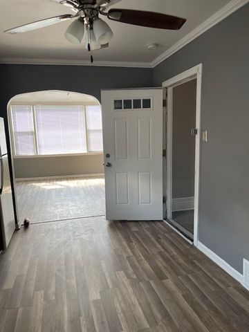 9211 S Clyde Avenue, Chicago, IL 60617