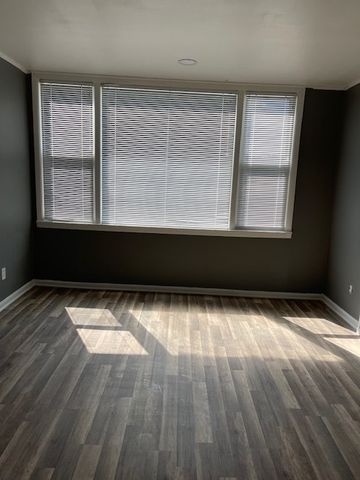 9211 S Clyde Avenue, Chicago, IL 60617