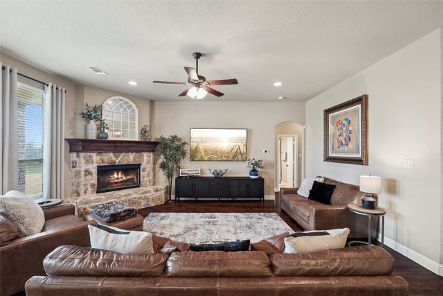 112 Shepherds Hill Road, Waxahachie, TX 75165