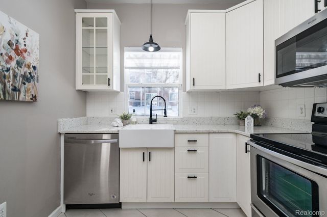 2104 Monarch Drive, Shelby Charter Township, MI 48316