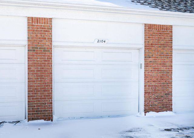 2104 Monarch Drive, Shelby Charter Township, MI 48316