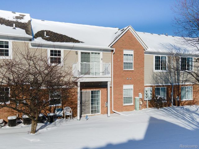 2104 Monarch Drive, Shelby Charter Township, MI 48316