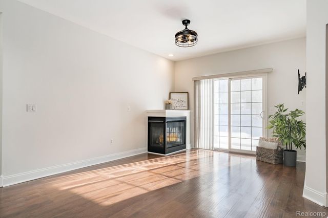 2104 Monarch Drive, Shelby Charter Township, MI 48316