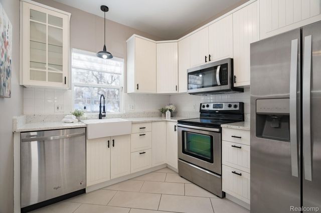 2104 Monarch Drive, Shelby Charter Township, MI 48316