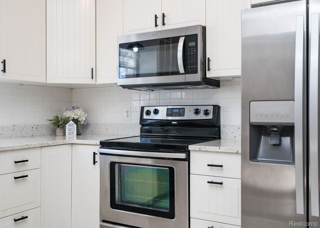 2104 Monarch Drive, Shelby Charter Township, MI 48316