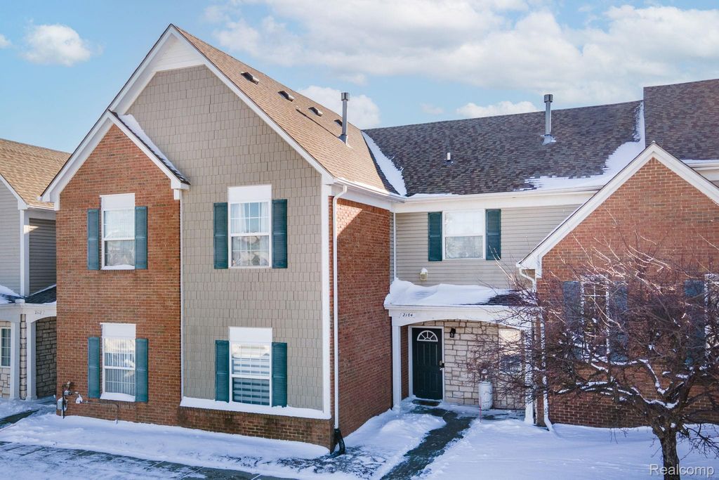 2104 Monarch Drive, Shelby Charter Township, MI 48316
