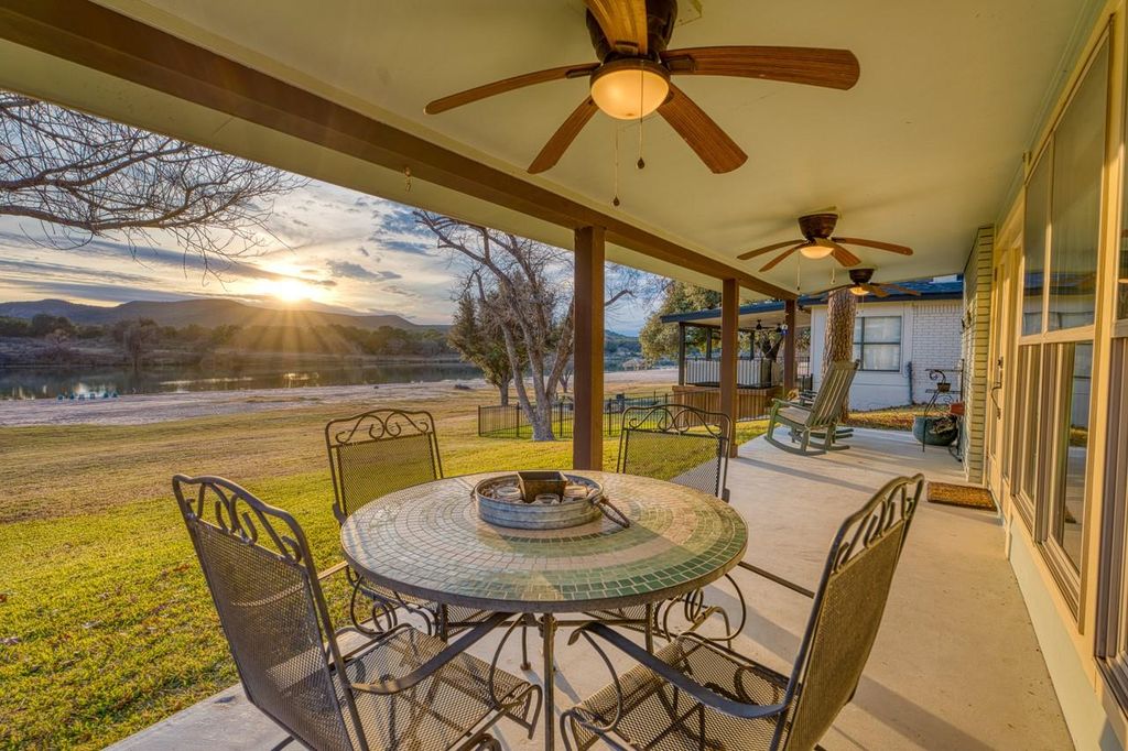 4118 River Oaks DR, Kingsland, TX 78639