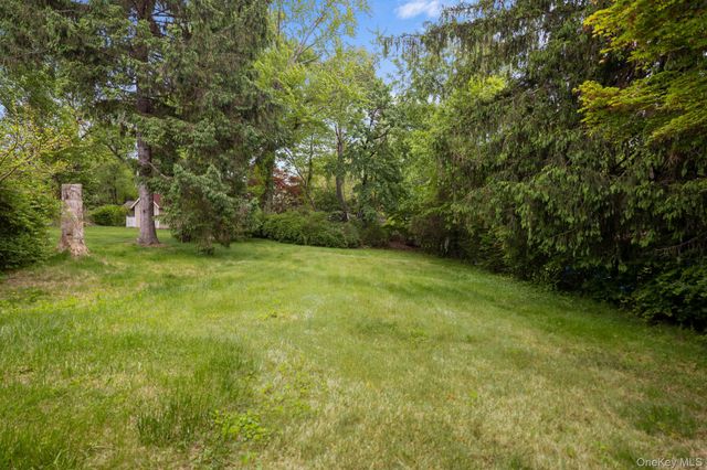 19 Lakeland Avenue, Mohegan Lake, NY 10547