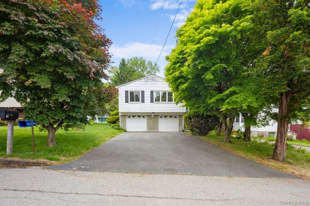 19 Lakeland Avenue, Mohegan Lake, NY 10547
