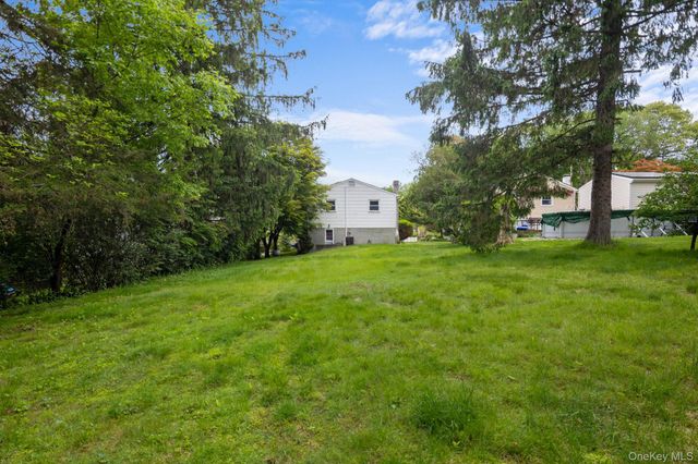 19 Lakeland Avenue, Mohegan Lake, NY 10547