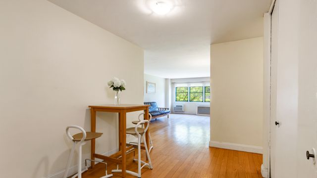 579 W 215th St Apt 5A, New York City, NY 10034