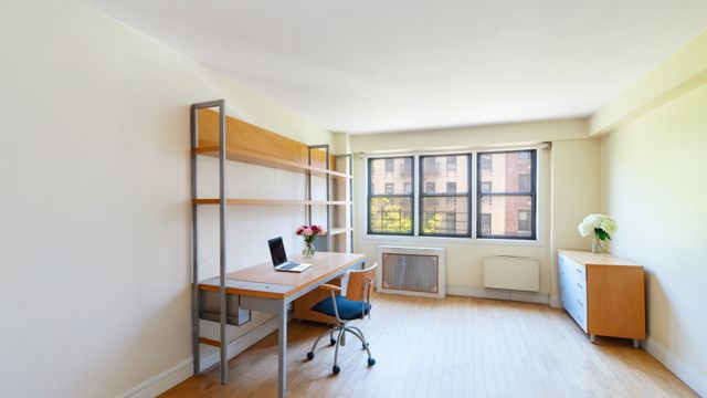 579 W 215th St Apt 5A, New York City, NY 10034