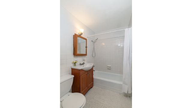 579 W 215th St Apt 5A, New York City, NY 10034
