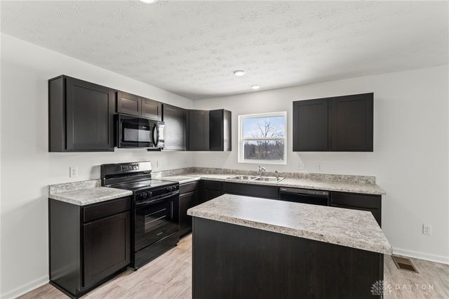 107 Evergreen Way, Brookville, OH 45309