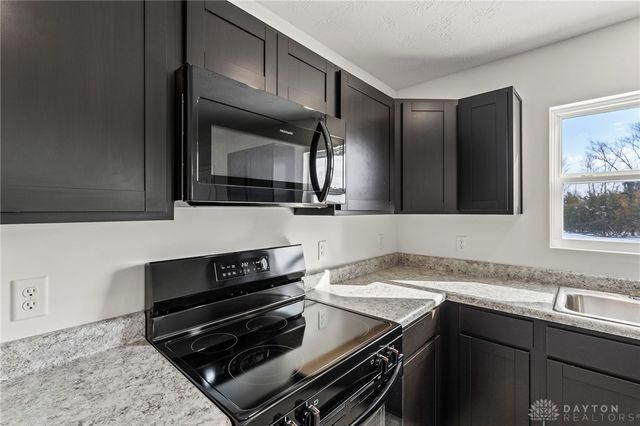 107 Evergreen Way, Brookville, OH 45309