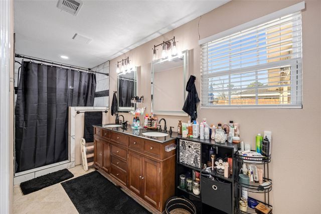 922 Gilpin Street, Houston, TX 77034