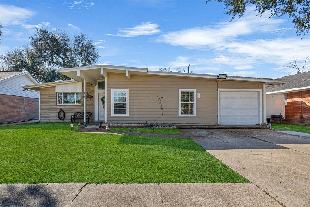 922 Gilpin Street, Houston, TX 77034