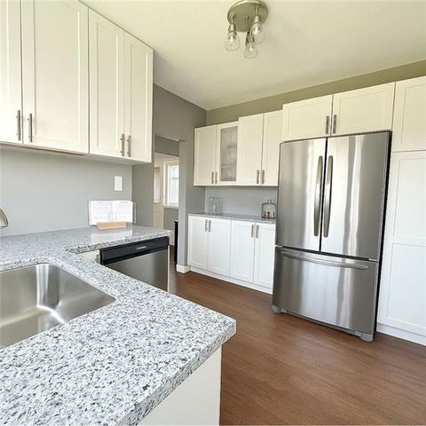 323 E Edgewood Ave, New Castle, PA 16105