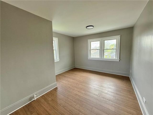 323 E Edgewood Ave, New Castle, PA 16105