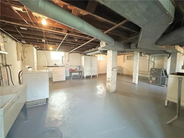 323 E Edgewood Ave, New Castle, PA 16105