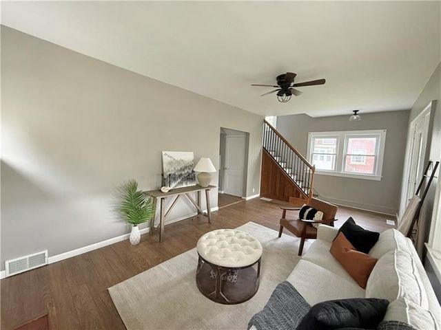 323 E Edgewood Ave, New Castle, PA 16105