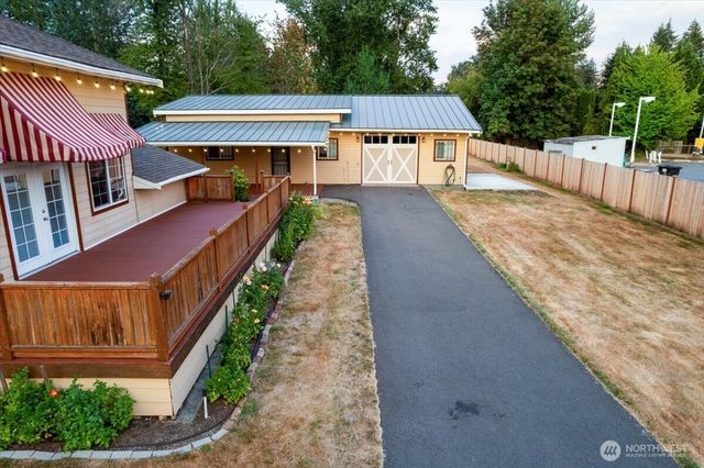 209 Emery Avenue N, South Prairie, WA 98385