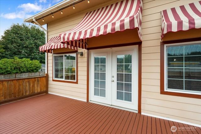 209 Emery Avenue N, South Prairie, WA 98385