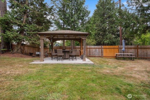209 Emery Avenue N, South Prairie, WA 98385