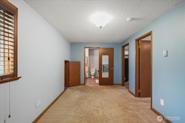 209 Emery Avenue N, South Prairie, WA 98385