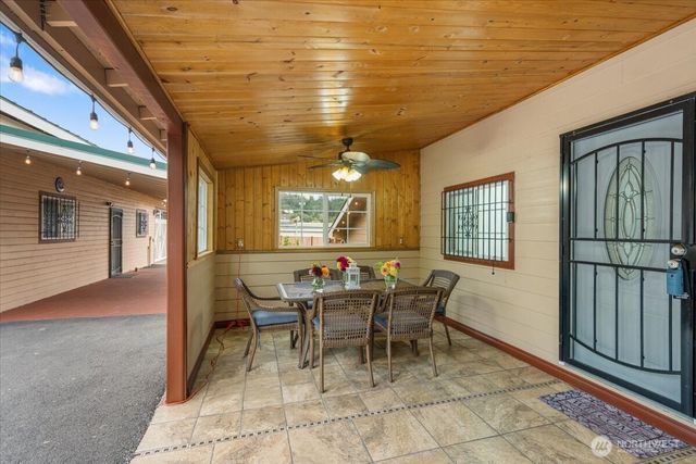 209 Emery Avenue N, South Prairie, WA 98385