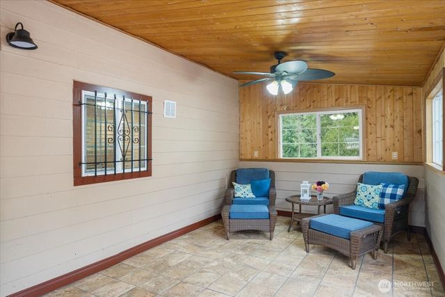 209 Emery Avenue N, South Prairie, WA 98385