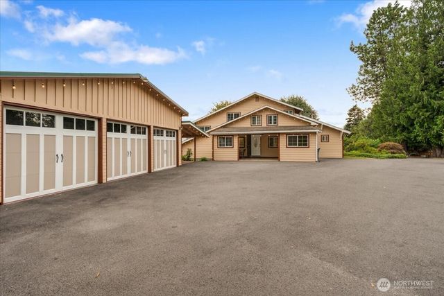 209 Emery Avenue N, South Prairie, WA 98385