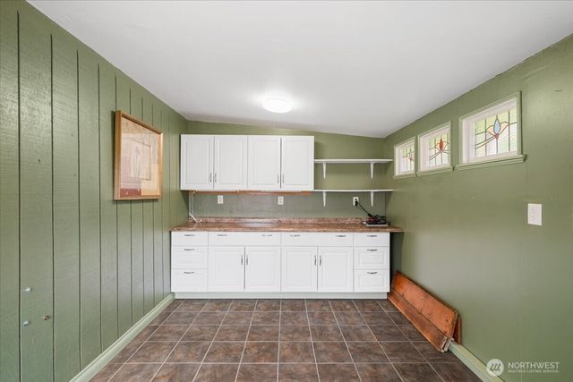 209 Emery Avenue N, South Prairie, WA 98385