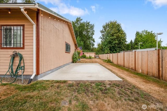 209 Emery Avenue N, South Prairie, WA 98385