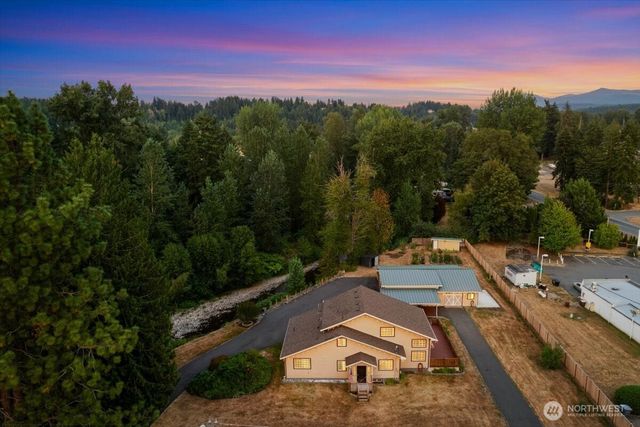 209 Emery Avenue N, South Prairie, WA 98385