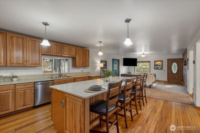 209 Emery Avenue N, South Prairie, WA 98385