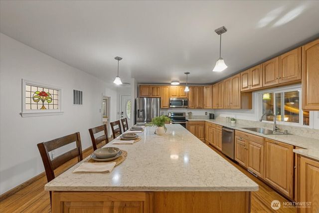 209 Emery Avenue N, South Prairie, WA 98385