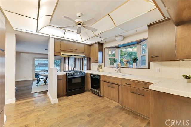 10261 Calvin, Northridge (los Angeles), CA 91324