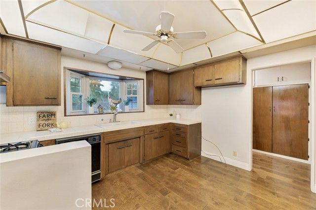 10261 Calvin, Northridge (los Angeles), CA 91324