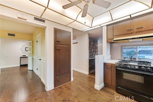 10261 Calvin, Northridge (los Angeles), CA 91324