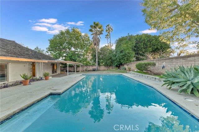 10261 Calvin, Northridge (los Angeles), CA 91324