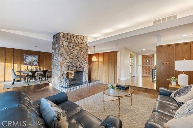 10261 Calvin, Northridge (los Angeles), CA 91324