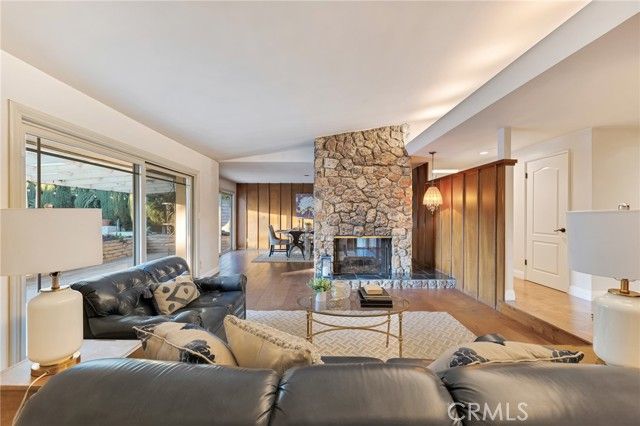 10261 Calvin, Northridge (los Angeles), CA 91324