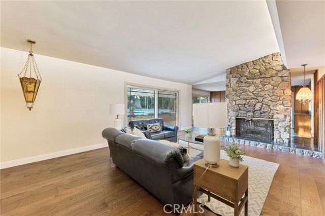 10261 Calvin, Northridge (los Angeles), CA 91324