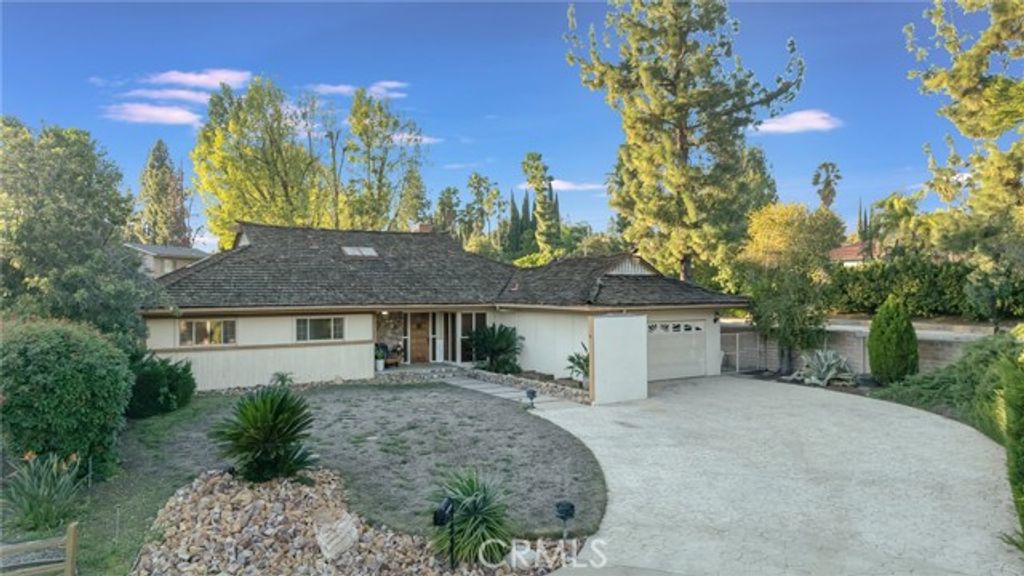 10261 Calvin, Northridge (los Angeles), CA 91324