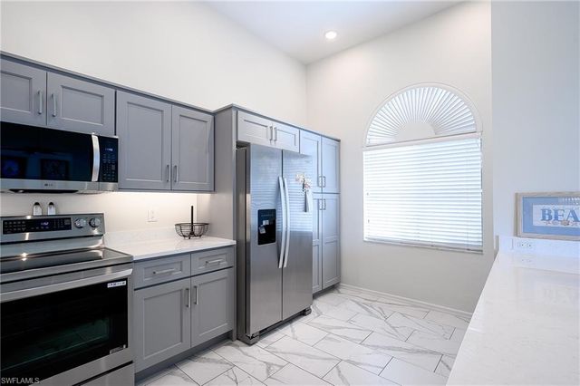 661 Windsurf LN A-202, Naples, FL 34108