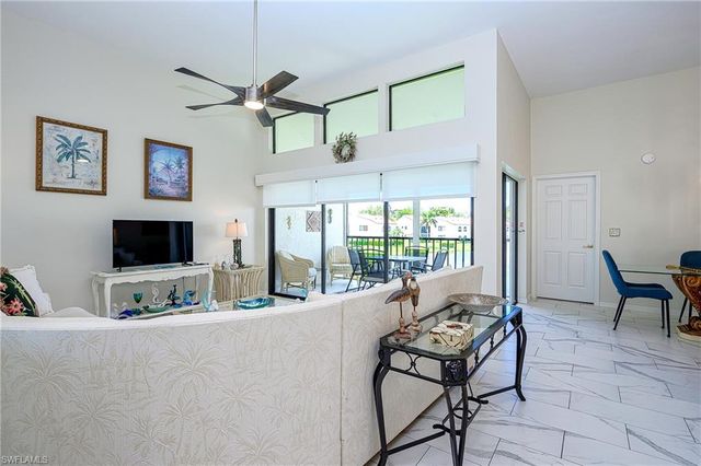 661 Windsurf LN A-202, Naples, FL 34108