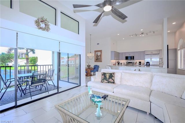 661 Windsurf LN A-202, Naples, FL 34108