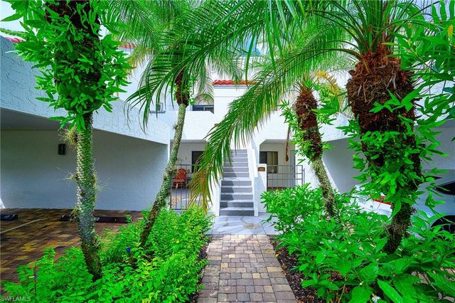 661 Windsurf LN A-202, Naples, FL 34108