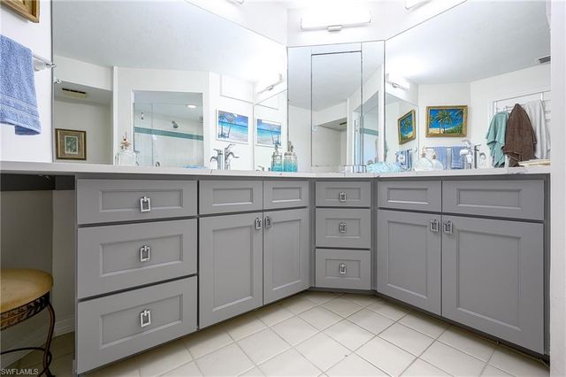 661 Windsurf LN A-202, Naples, FL 34108